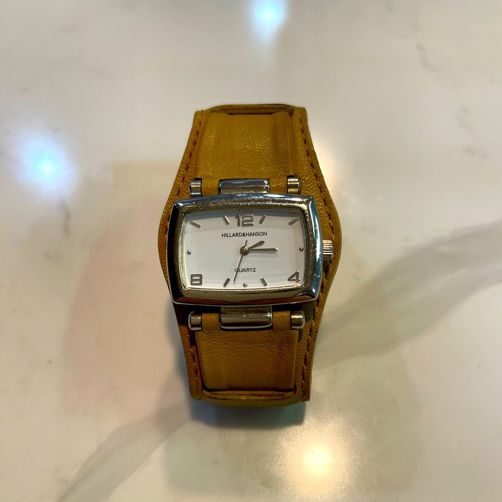 Women’s Watch Leather Cream/Brown! (Good Condition)